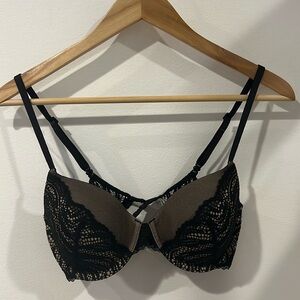 Calvin Klein lightly lined sexy lace bra size 34C NWOT